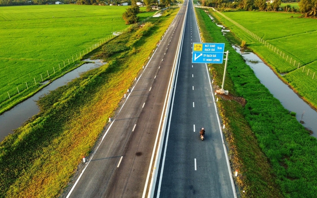 Tuyến đường bộ Lộ Tẻ - Rạch Sỏi nâng cấp lên cao tốc dài 51,5 km, với tổng mức đầu tư 750 tỷ đồng, thời gian thực hiện từ năm 2022 - 2024.