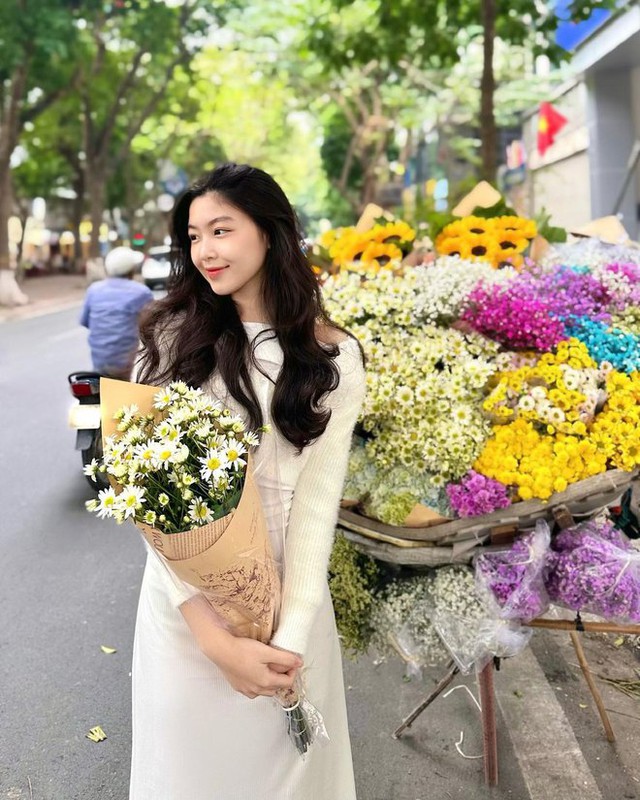 Nhìn lại một năm hoạt động MXH chăm chỉ của con gái MC Quyền Linh: Thì ra, mùa xuân, hoa nở là vì... Lọ Lem - Ảnh 26.