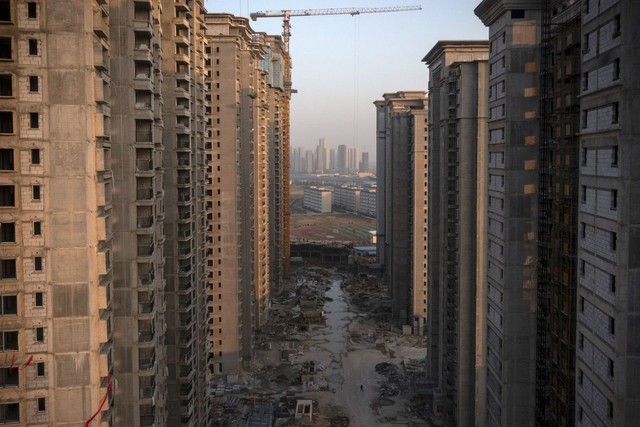 Tốn 1,3 nghìn tỷ đô nhưng Trung Quốc vẫn chưa thể thay đổi ngành bất động sản: Giá nhà ở thành phố lớn lên tới 94 triệu đồng/m2, người mua ‘không thấy tia hy vọng’ - Ảnh 4.