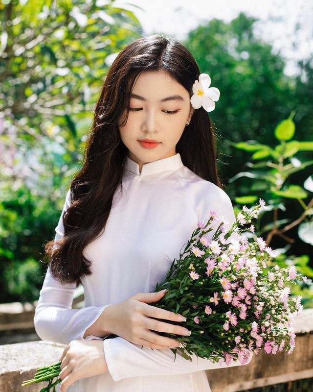 Nhìn lại một năm hoạt động MXH chăm chỉ của con gái MC Quyền Linh: Thì ra, mùa xuân, hoa nở là vì... Lọ Lem - Ảnh 5.