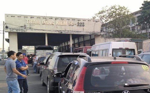 Nhiều trung tâm đăng kiểm tại TPHCM vẫn quá tải. Nhiều trung tâm đăng kiểm tại TPHCM vẫn quá tải.