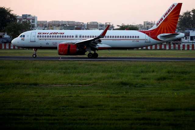 Cái kết đắng của đại gia Ấn Độ tiểu lên người nữ hành khách trên máy bay - Ảnh 2.