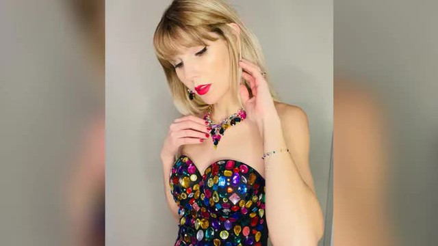  Cô gái bị chỉ trích, đe dọa mỗi ngày vì quá giống Taylor Swift, cứ đi ra đường liền bị mọi người xin chữ ký  - Ảnh 1.