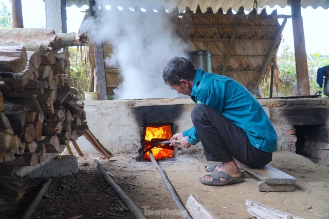 Cả làng đỏ lửa nấu mật ngày đêm vẫn cháy hàng dịp Tết - Ảnh 1.