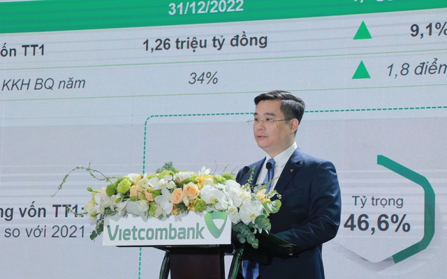 Ông Nguyễn Thanh Tùng - Phó Tổng Giám đốc phụ trách Ban điều hành Vietcombank báo cáo tại Hội nghị