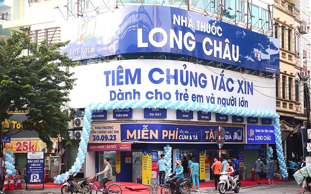 Mở 4 trung tâm tiêm chủng, FPT Retail (FRT) nói gì về động thái nhảy vào “miếng bánh” Vaccine bao phủ 4% dân số Việt Nam?