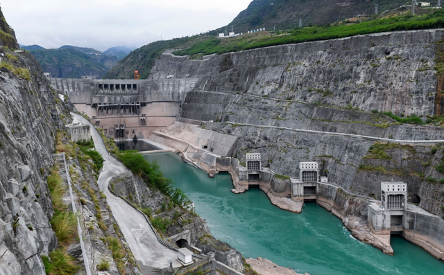 Trung Quốc xây dựng thành công siêu đập thủy điện ‘thông minh’: Top 3 thế giới về lượng điện, chi phí khủng 151 nghìn tỷ, được trang bị hàng loạt ‘thiết bị tiên tiến’ khiến 1 vết nứt cũng không lọt