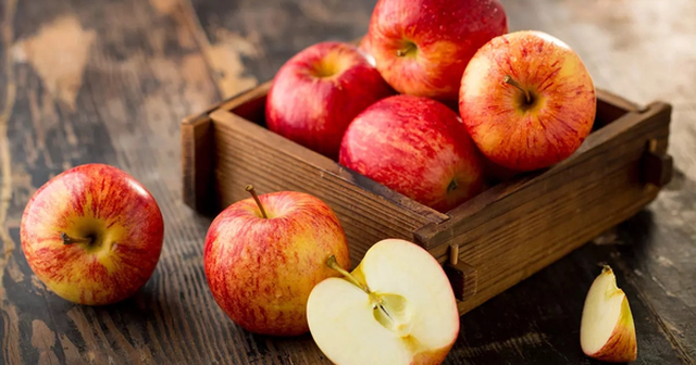 Nhà tuyển dụng yêu cầu 3 ứng viên đi mua táo, người không mang quả táo nào về lại được nhận vào làm luôn?