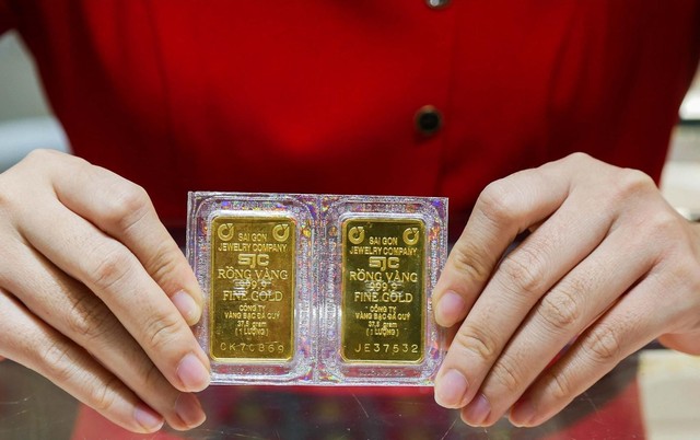 Vàng SJC vượt mốc 71 triệu đồng/lượng, người kiên trì “ôm” vàng lãi đậm