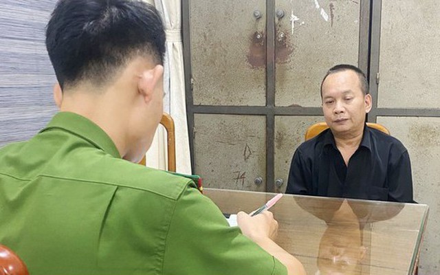 Đối tượng Nguyễn Thanh Tùng tại cơ quan công an.
