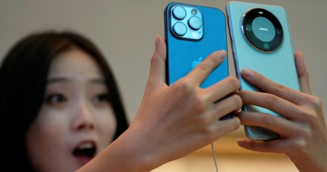 iPhone 15 “binh bại như núi đổ” tại Trung Quốc và điều kỳ lạ xuất hiện ở chợ công nghệ hàng đầu Thâm Quyến