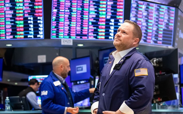 Tuần ảm đạm của TTCK Mỹ: Dow Jones giảm hơn 360 điểm, Nasdaq, S&P 500 cùng vào vùng điều chỉnh