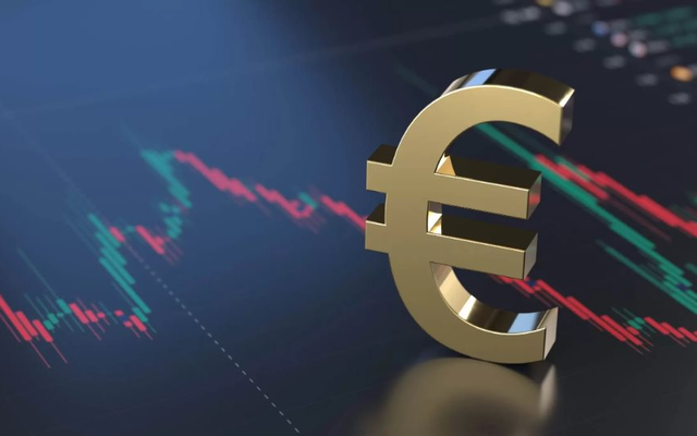 Lạm phát ở Eurozone chạm đáy 2 năm sau 10 lần tăng lãi suất liên tiếp