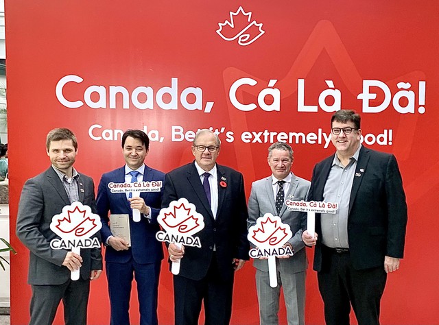 Nghĩ ngay tới công du Việt Nam khi được bổ nhiệm, Bộ trưởng Nông nghiệp Canada hé lộ những nông sản Việt được người Canada cực kỳ yêu thích - Ảnh 1.