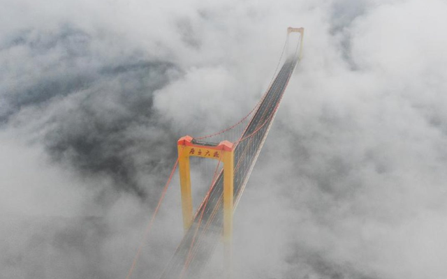 Xây cầu cao ngang tòa nhà 170 tầng, phóng cả tên lửa chỉ để…chăng dây cáp, Trung Quốc khiến thế giới ngỡ ngàng với công trình ‘chìm trong mây’ gần 2 nghìn tỷ cực hùng vĩ