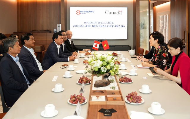 Tổng lãnh sự Canada đến thăm BM Windows, nhà thầu mặt dựng The One Toronto