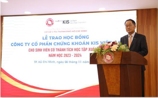 Chứng khoán KIS trao học bổng cho sinh viên Việt Nam với tổng giá trị 600 triệu đồng