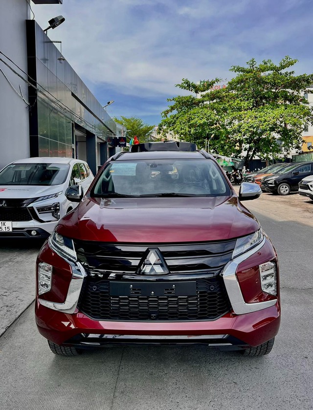Mitsubishi Pajero Sport thêm bản mới tại Việt Nam: Đẹp hơn, thêm option, chơi sốc với 'mua xe từ 230 triệu'