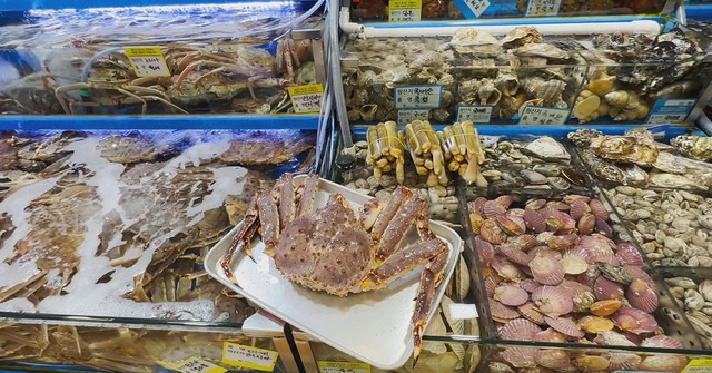 Cô gái Việt du lịch Hàn Quốc kể "kiếp nạn" nhớ đời khi đi ăn hải sản ở chợ nổi tiếng nhất xứ kim chi