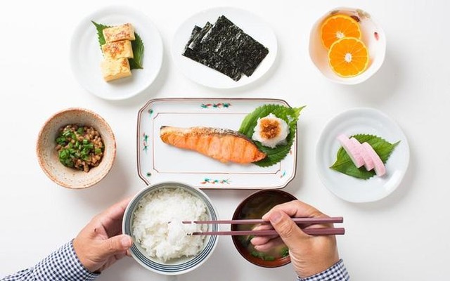 Ăn cơm mỗi bữa, người Nhật vẫn có cách kiểm soát đường huyết cực hiệu quả: Một thói quen hoàn toàn trái ngược với người Việt nhưng lại có lợi - Ảnh 2.
