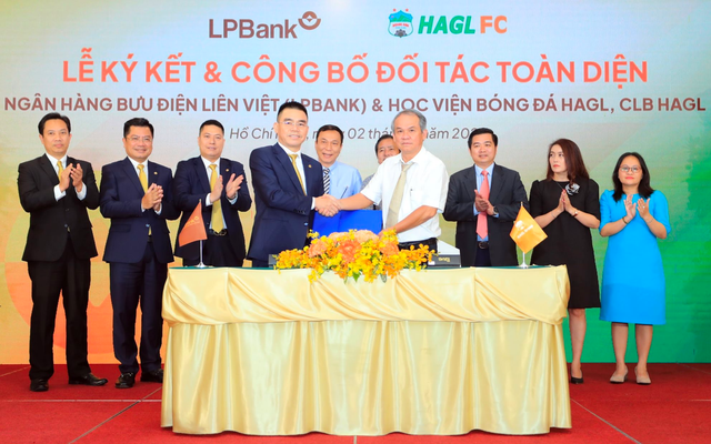 Bắt tay bầu Thụy, bầu Đức đổi tên đội bóng thành CLB Bóng đá LPBank – Hoàng Anh Gia Lai