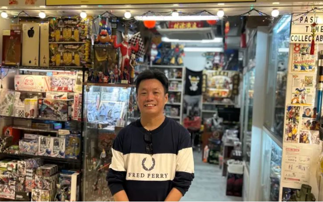 Ông Lau Tech Kheng, chủ cửa hàng đồ chơi Past Time Collectable