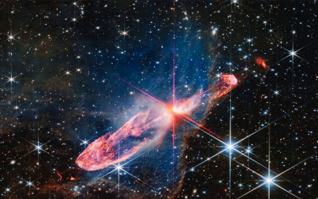Kính thiên văn James Webb đã chụp được hình ảnh có độ phân giải cao về một cặp sao đang hình thành có tên Herbig-Haro 46/47. Nguồn: NASA.