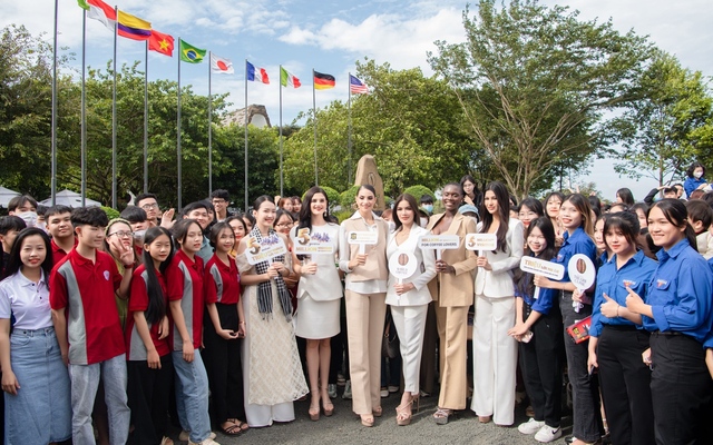 Các Miss Grand International khám phá Bảo tàng Thế giới Cà phê