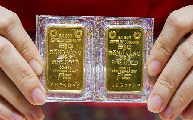 Giá vàng trong nước đồng loạt tăng mạnh, vượt mốc 72 triệu đồng/lượng