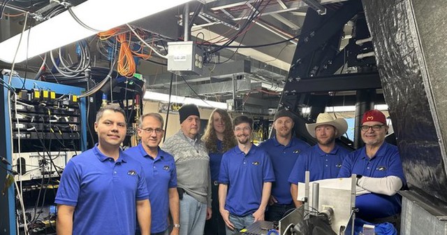 Các nhà điều hành máy phát laser mặt đất DSOC đã có mặt tại Phòng thí nghiệm Kính viễn vọng Truyền thông Quang học tại Cơ sở Table Mountain của JPL gần Wrightwood, California, để thực hiện thí nghiệm đầu tiên. (Ảnh:NASA/JPL-Caltech)