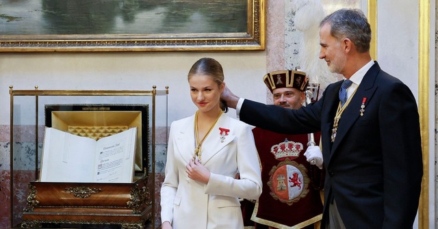 Hé lộ những lời nhắn nhủ ngọt ngào nhà vua Tây Ban Nha gửi nữ vương tương lai Leonor nhân dịp sinh nhật 18 tuổi