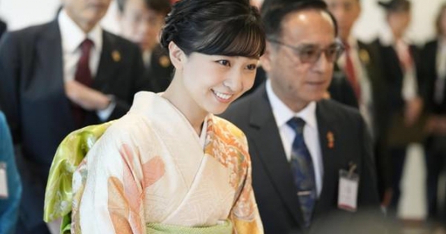Công chúa "xinh đẹp nhất Nhật Bản" một mình xuất hiện trong chuyến công du nước ngoài, được khen hết lời bởi chi tiết cực tinh tế