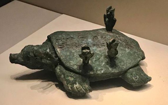 Lão nông câu cá ven sông, phát hiện "rùa cổ" 3.000 tuổi có 4 mũi tên đồng cắm sau lưng: Chuyên gia khẳng định trị giá ước tính 6.000 tỷ đồng