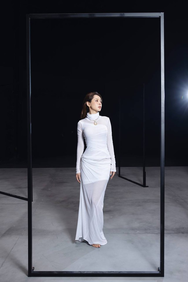 Chi Pu khoe nhan sắc đỉnh cao trong MV mới: Gu thời trang và trang sức được chú ý đặc biệt - Ảnh 1.