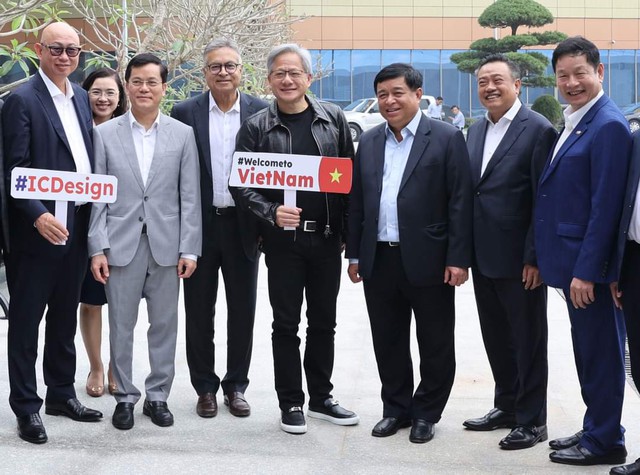 Chủ tịch FPT Trương Gia Bình muốn đồng hành cùng NVIDIA đưa Việt Nam thành cứ điểm AI và bán dẫn - Ảnh 1.