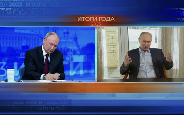 Tổng thống Nga Vladimir Putin hơi khựng lại khi nhận được câu hỏi từ "phiên bản AI của chính mình". Ảnh: Sputnik
