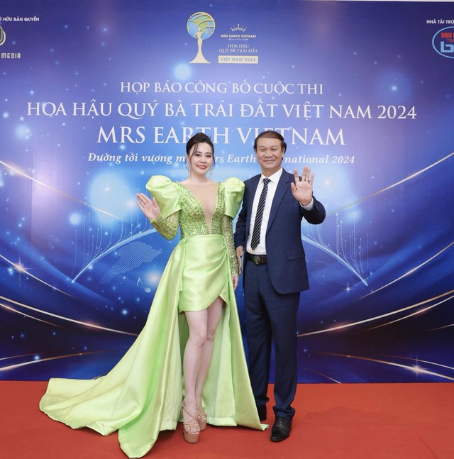 Cuộc thi Hoa hậu lần đầu tiên được tổ chức ở Việt Nam:  Các NSND, NSƯT cùng ngồi ghế nóng với một người đẹp &quot;đặc biệt&quot;  - Ảnh 3.