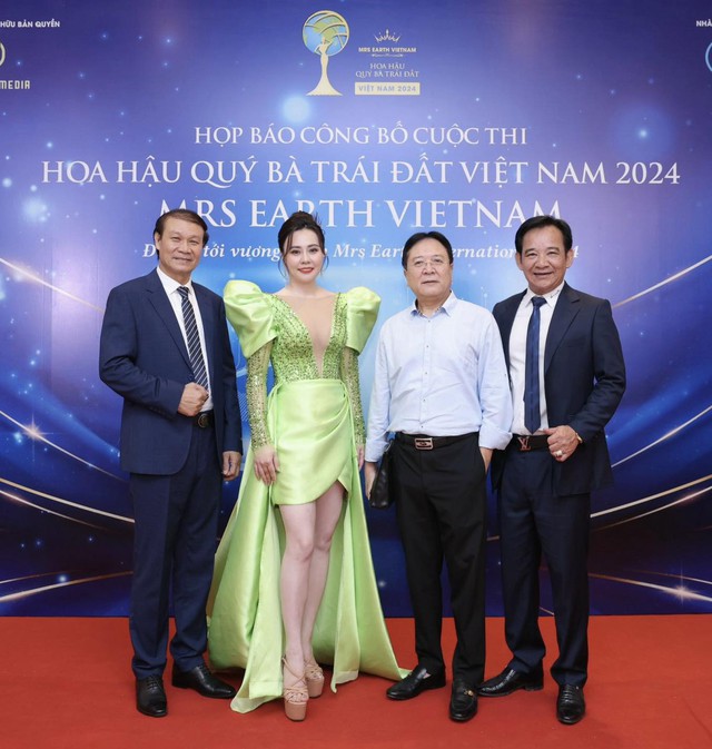 Cuộc thi Hoa hậu lần đầu tiên được tổ chức ở Việt Nam:  Các NSND, NSƯT cùng ngồi ghế nóng với một người đẹp &quot;đặc biệt&quot;  - Ảnh 2.