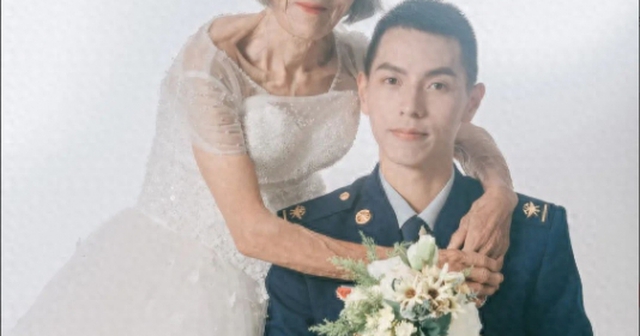 Chàng trai 24 tuổi chụp ảnh cưới với cụ bà 85 tuổi, câu chuyện phía sau của "hai con người không cùng máu mủ" này khiến ai cũng ngậm ngùi