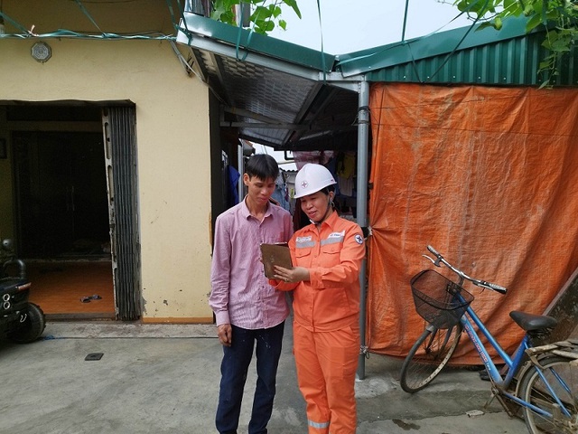 Gần 80% hóa đơn tiền điện tại Ninh Bình được thanh toán không tiền mặt - Ảnh 1.
