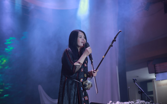 NSƯT Dương Thùy Anh "Lắng" cùng nhạc sĩ Võ Thiện Thanh, kỉ niệm 40 năm gắn bó với cây đàn nhị