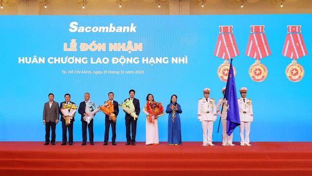 Sacombank đón tuổi 32 với loạt thành quả ấn tượng