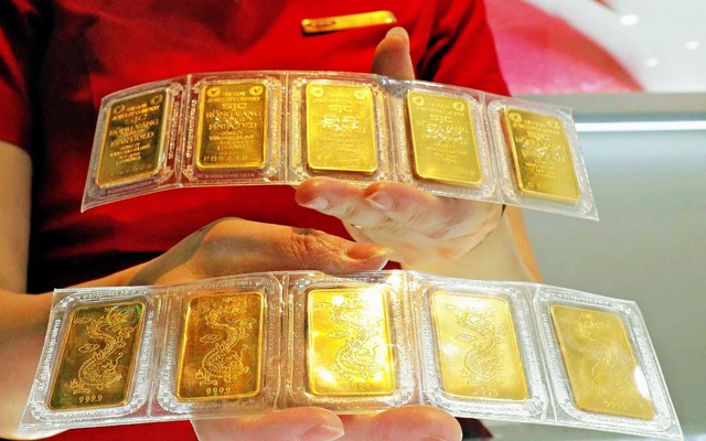 Giá vàng trong nước tiếp tục tăng vọt