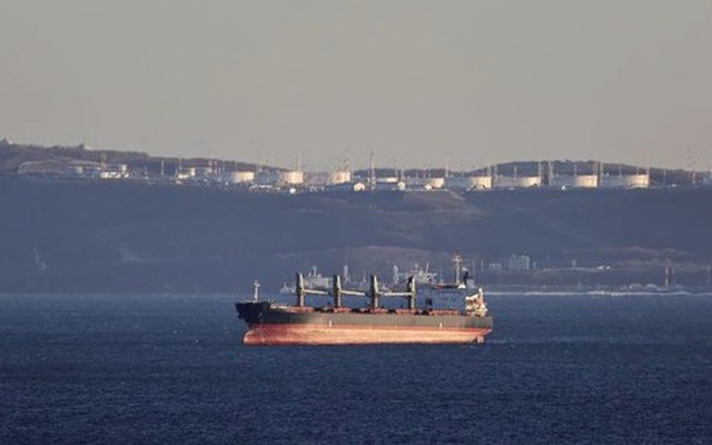 Khu vực cảng dầu thô ở vịnh Nakhodka của Nga ngày 4/12. (Ảnh: Reuters)