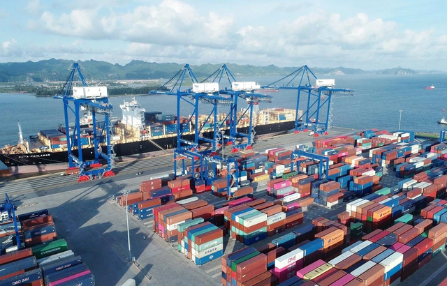 Mức giá sàn nâng hạ container tại các cảng biển tăng 10% tác động thế nào đến các doanh nghiệp hàng hải?  - Ảnh 1.