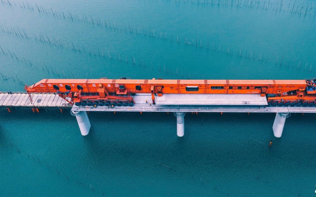 Soi cỗ máy 1.000 tấn “làm mưa, làm gió” ở Trung Quốc có thể giúp Việt Nam làm đường sắt thần tốc