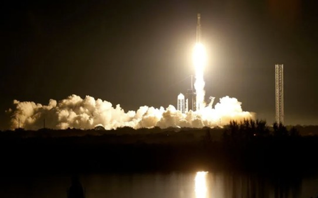 Tên lửa đẩy Falcon Heavy đưa tàu vũ trụ bí mật X-37B của Lầu Năm Góc lên không gian đêm 28-12 (giờ Mỹ). Ảnh: Reuters