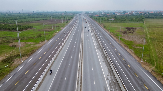 Toàn cảnh tuyến đường nối 2 cao tốc tổng trị giá 2,5 tỷ USD vừa thông xe - Ảnh 1.