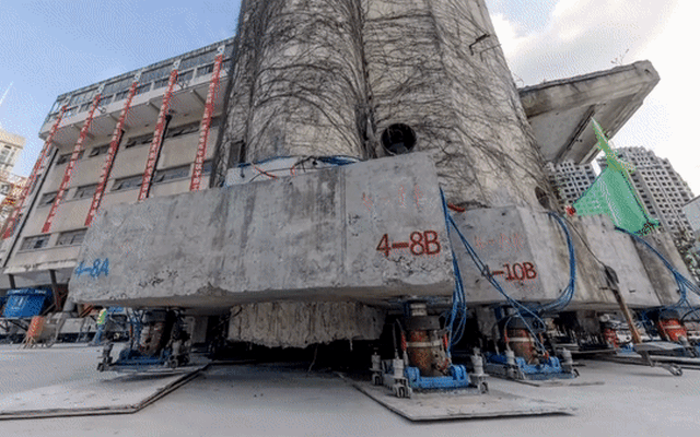 Công nghệ đáng kinh ngạc của các “pháp sư Trung Hoa”: Khiến tòa nhà nặng 7.000 tấn tự “đi bộ” sang chỗ mới