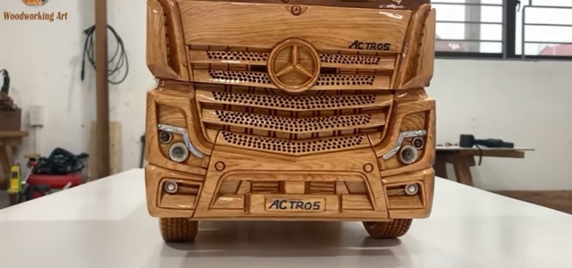 Mercedes-Benz Actros made of fine wood by Vietnamese workers - Photo 7.